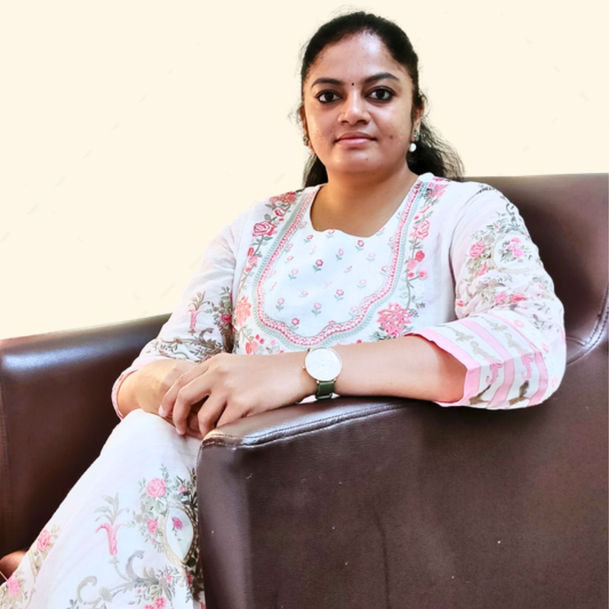 Portrait of Subhavahini Seetharaman, Corporate Wellness Strategist | Holistic Wellness Coach & Mentor